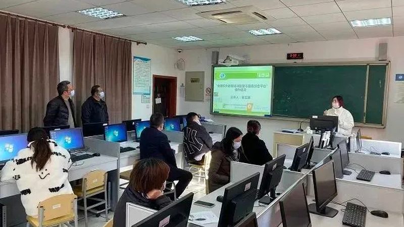 教师资格证备考，如何选择合适的培训班？**