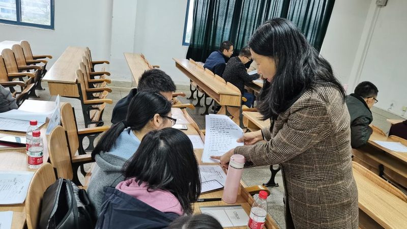 家庭教育指导师证与心理咨询师：两者的区别与职业定位