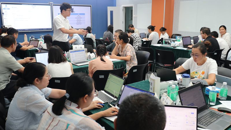 小标题：成人高考复习资料，选对才是关键